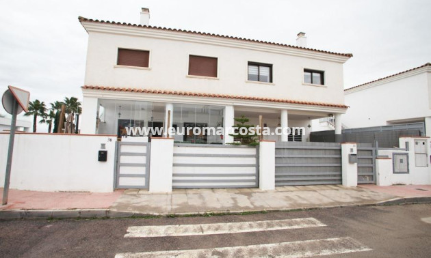 Sale - Bungalow - Daya Nueva - Comunidad valenciana