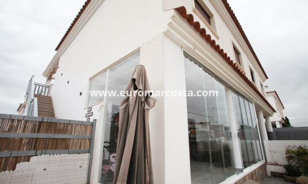 Sale - Bungalow - Daya Nueva - Comunidad valenciana