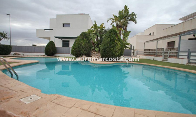 Sale - Bungalow - Daya Nueva - Comunidad valenciana