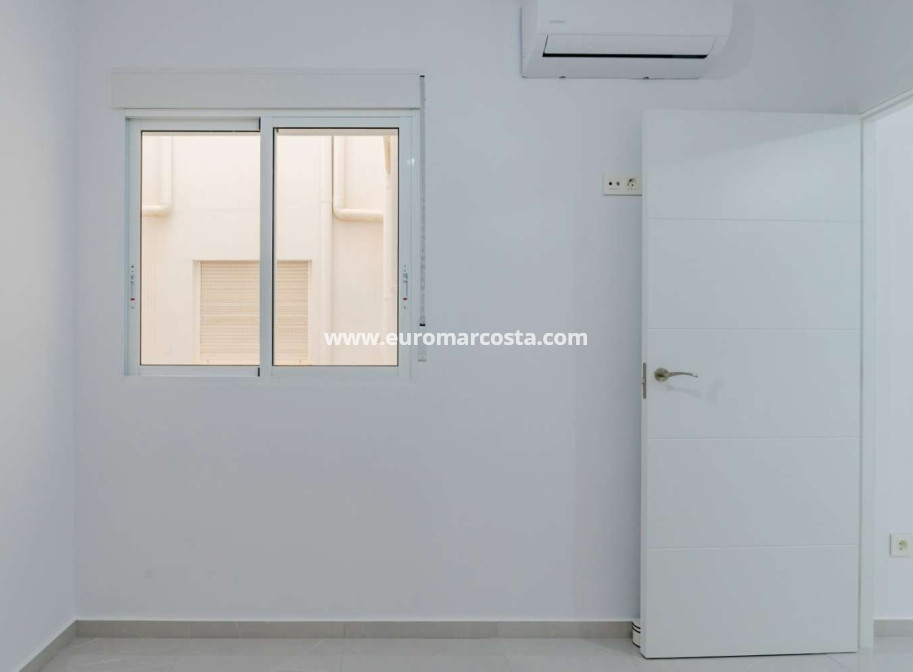Objekte zum Wiederverkauf - Wohnung - Torrevieja - TORREVIEJA