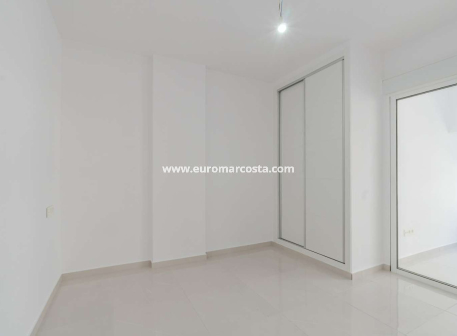 Objekte zum Wiederverkauf - Wohnung - Torrevieja - TORREVIEJA