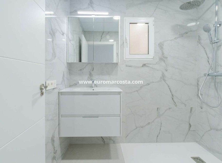 Objekte zum Wiederverkauf - Wohnung - Torrevieja - TORREVIEJA