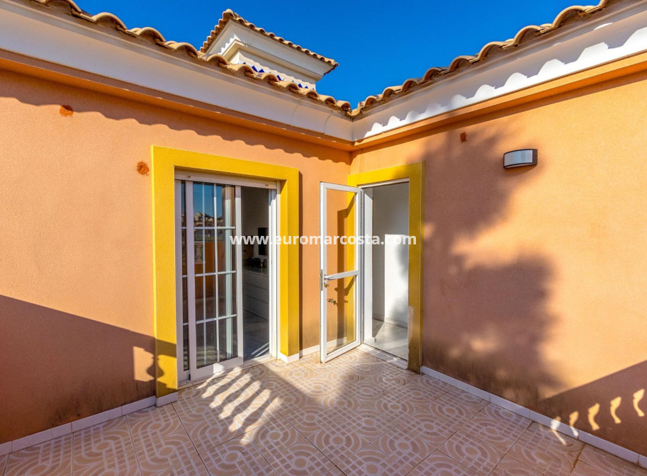 Venta - Villa - Orihuela Costa - TORREVIEJA