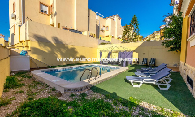 Venta - Villa - Orihuela Costa - TORREVIEJA