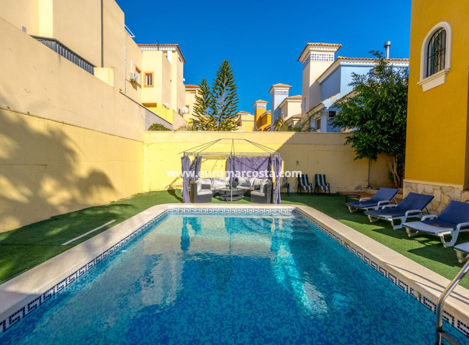 Venta - Villa - Orihuela Costa - TORREVIEJA