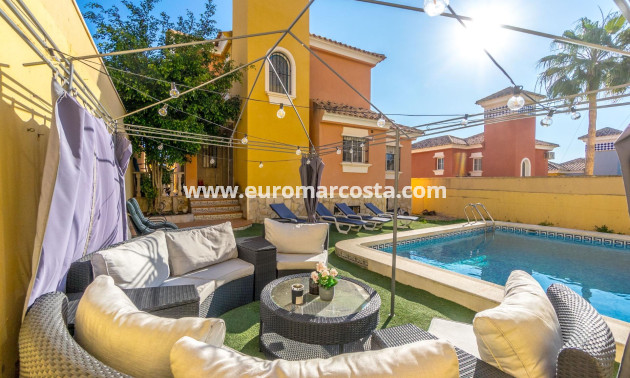 Venta - Villa - Orihuela Costa - TORREVIEJA