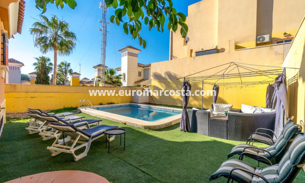 Venta - Villa - Orihuela Costa - TORREVIEJA