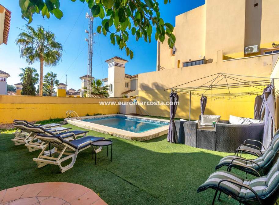 Venta - Villa - Orihuela Costa - TORREVIEJA