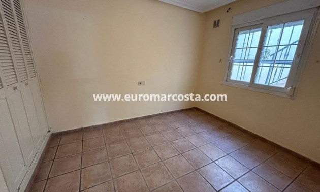 Objekte zum Wiederverkauf - Bungalow - Torrevieja - TORREVIEJA