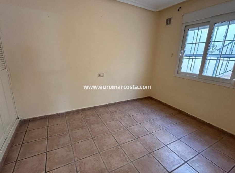 Objekte zum Wiederverkauf - Bungalow - Torrevieja - TORREVIEJA