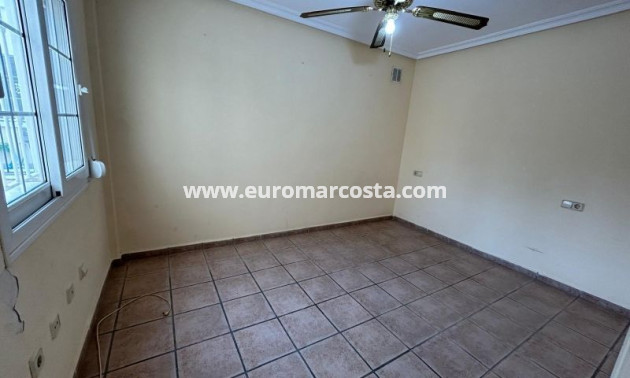 Objekte zum Wiederverkauf - Bungalow - Torrevieja - TORREVIEJA