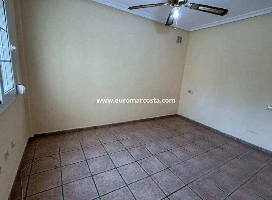 Objekte zum Wiederverkauf - Bungalow - Torrevieja - TORREVIEJA