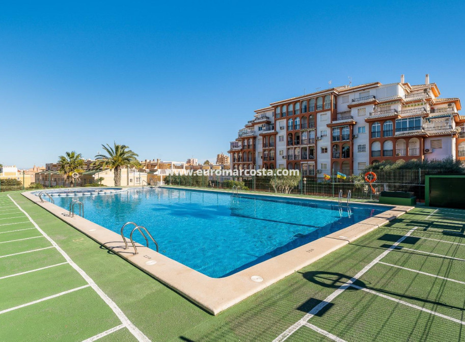 Objekte zum Wiederverkauf - Wohnung - Torrevieja - PLAYA DE LA MATA