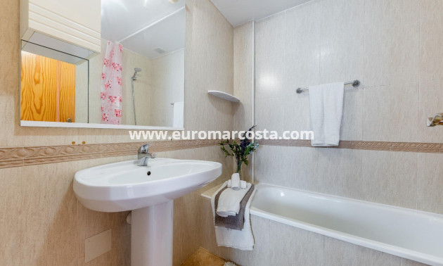 Sale - Apartment / flat - Torrevieja - PLAYA DE LA MATA