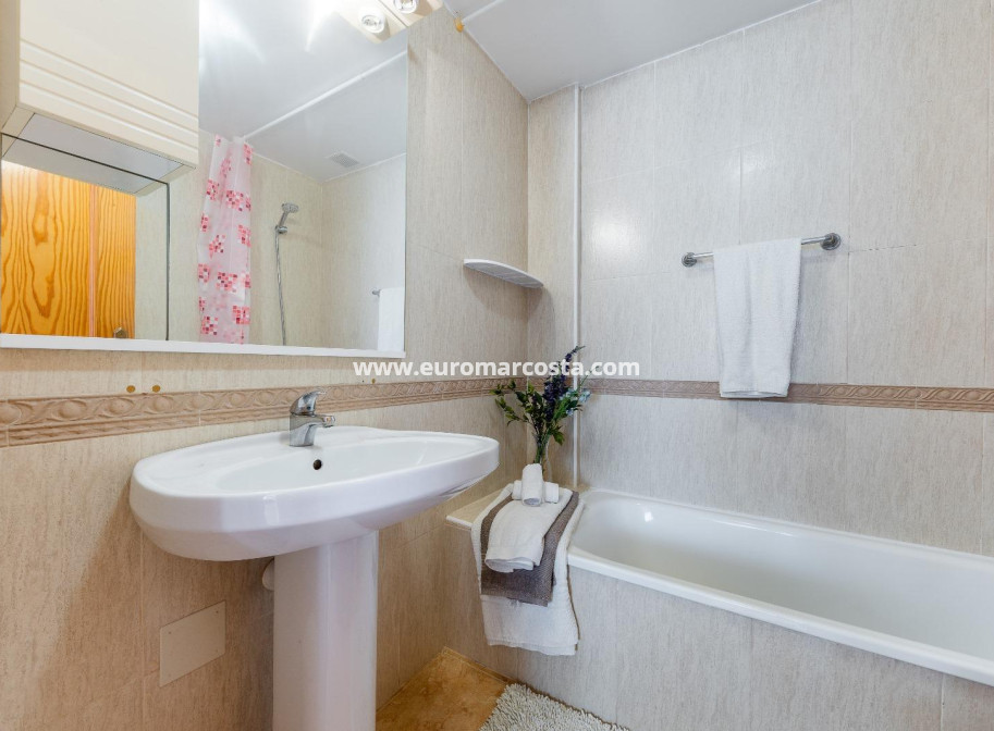 Sale - Apartment / flat - Torrevieja - PLAYA DE LA MATA