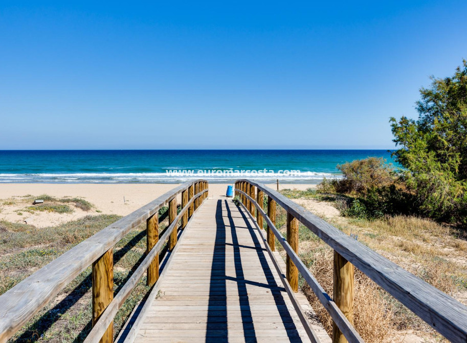 Objekte zum Wiederverkauf - Wohnung - Torrevieja - PLAYA DE LA MATA