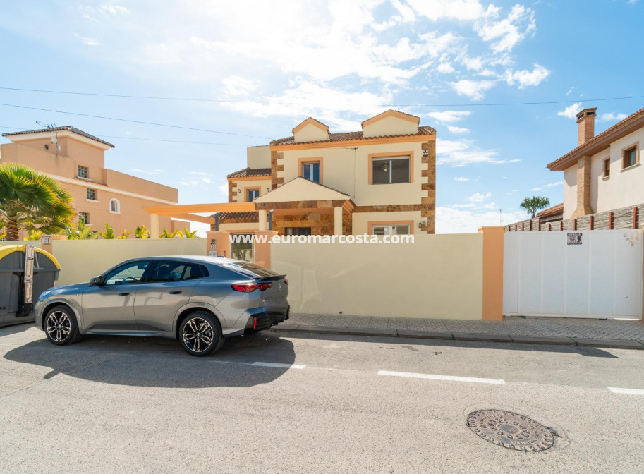 Sale - Villa - Torrevieja - Aguas nuevas 2