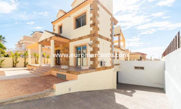 Objekte zum Wiederverkauf - Villa freitstehend - Torrevieja - Aguas nuevas 2