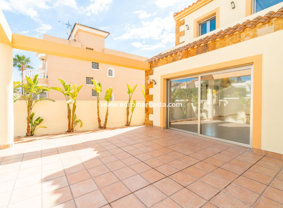 Sale - Villa - Torrevieja - Aguas nuevas 2