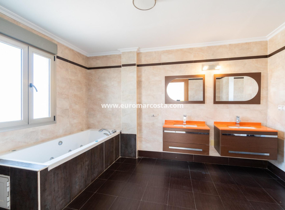 Sale - Villa - Torrevieja - Aguas nuevas 2