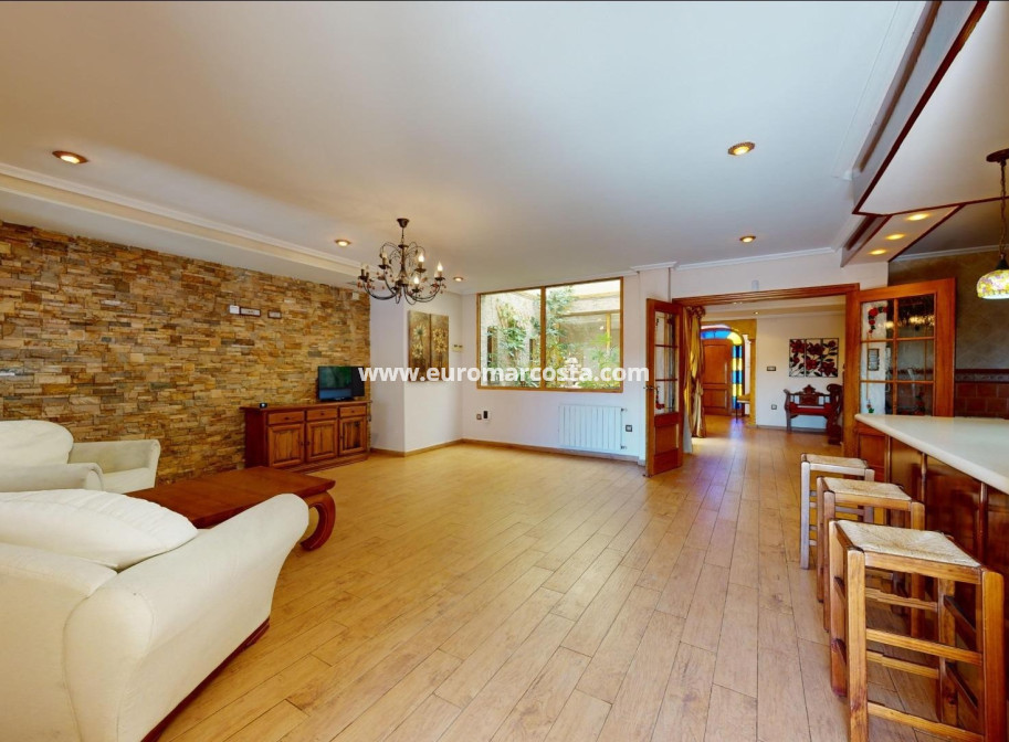 Sale - Detached House / Villa - Catral