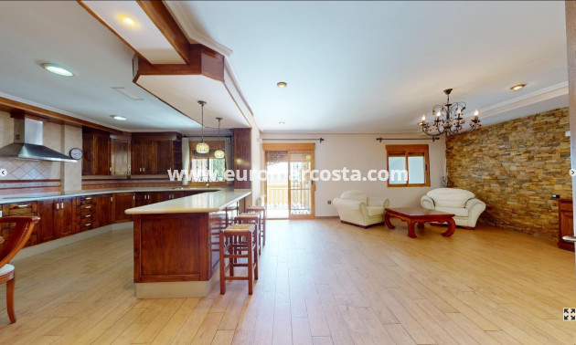 Sale - Detached House / Villa - Catral