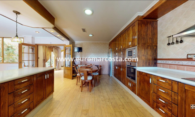 Sale - Detached House / Villa - Catral