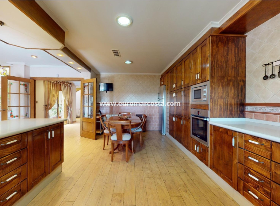 Sale - Detached House / Villa - Catral