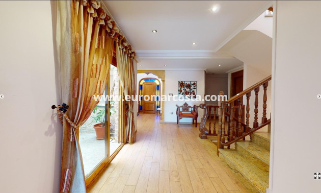 Sale - Detached House / Villa - Catral