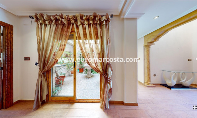 Sale - Detached House / Villa - Catral