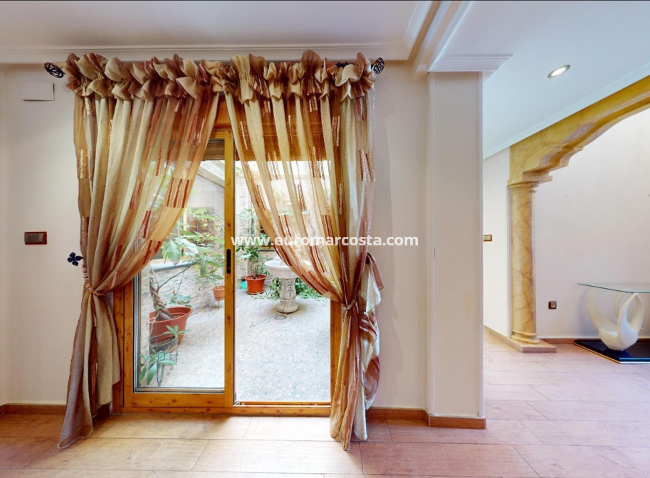 Sale - Detached House / Villa - Catral