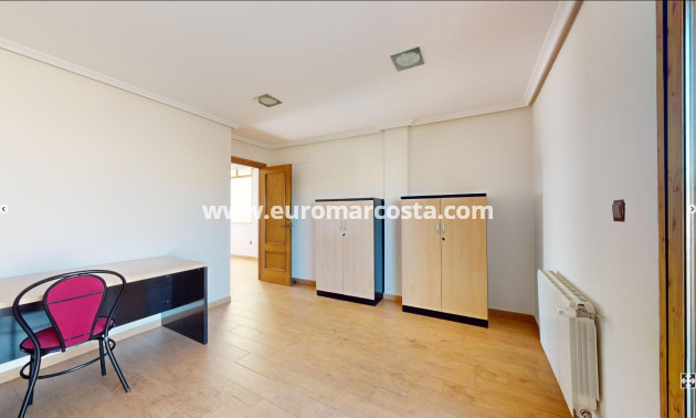 Sale - Detached House / Villa - Catral