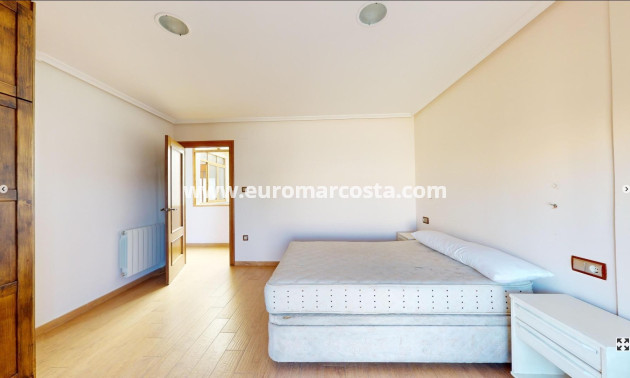 Sale - Detached House / Villa - Catral