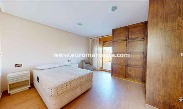 Sale - Detached House / Villa - Catral