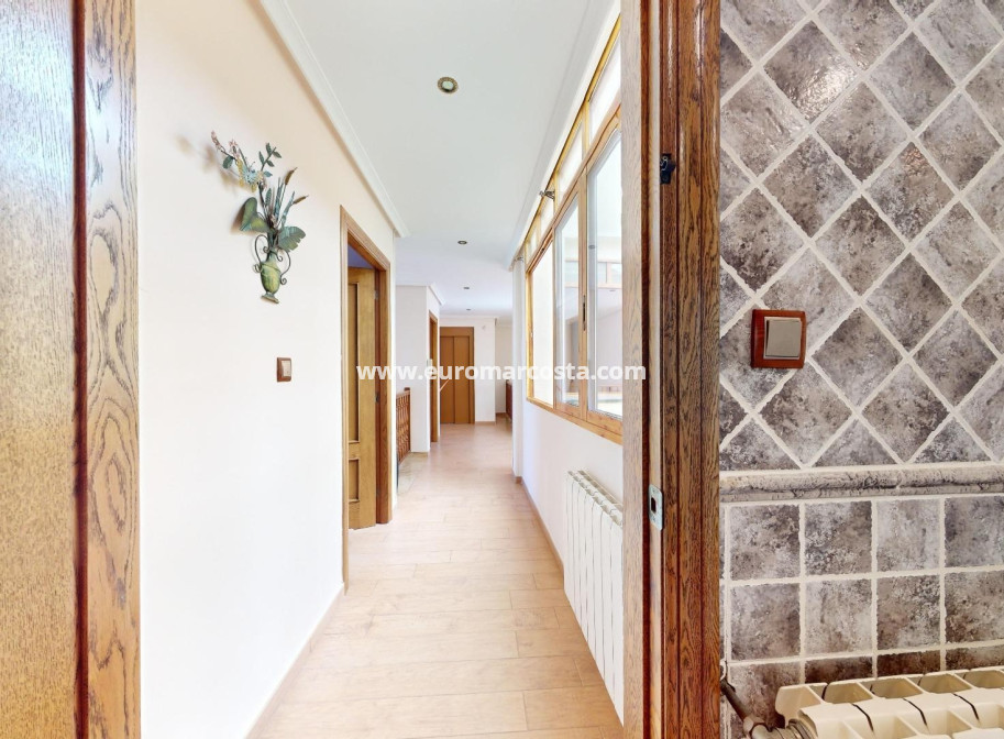 Sale - Detached House / Villa - Catral