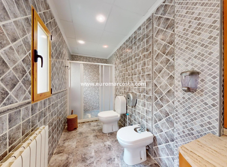 Sale - Detached House / Villa - Catral