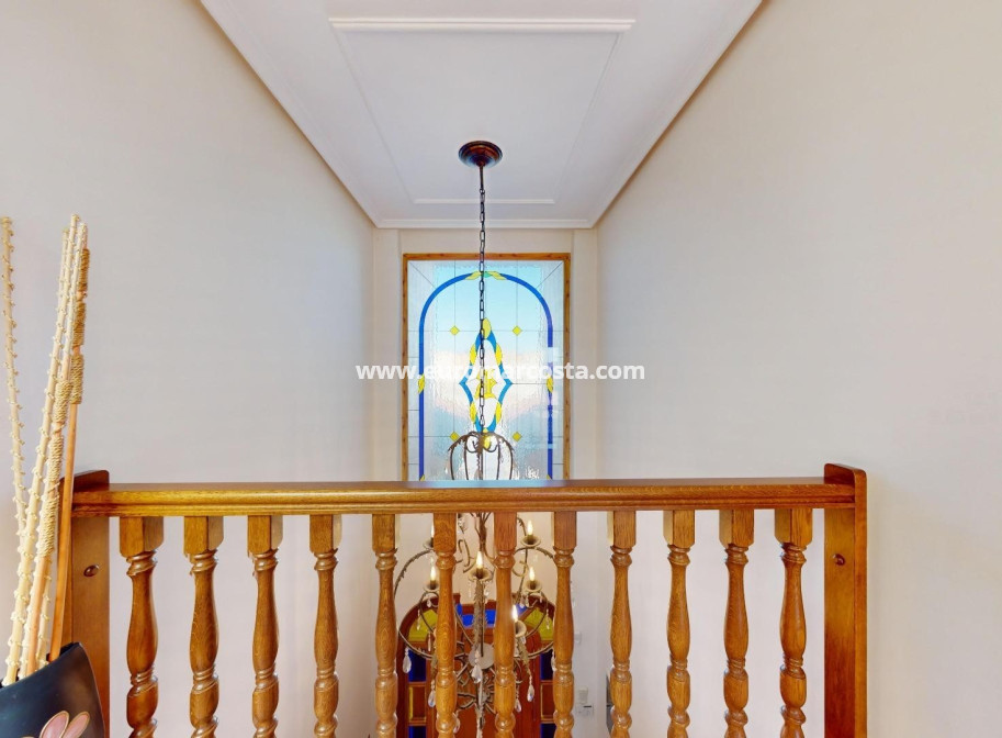 Sale - Detached House / Villa - Catral