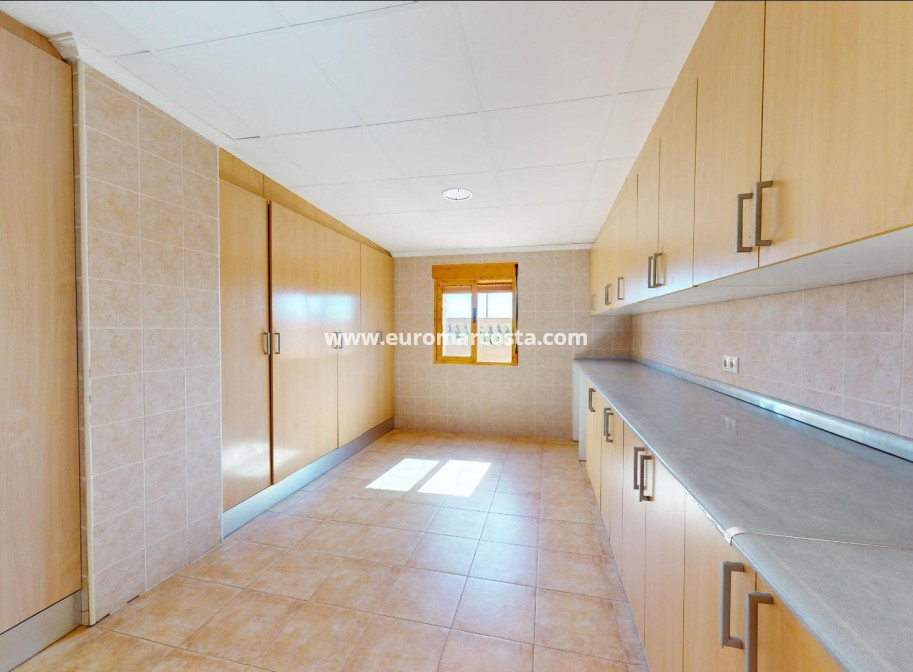 Sale - Detached House / Villa - Catral
