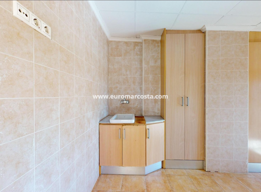 Sale - Detached House / Villa - Catral