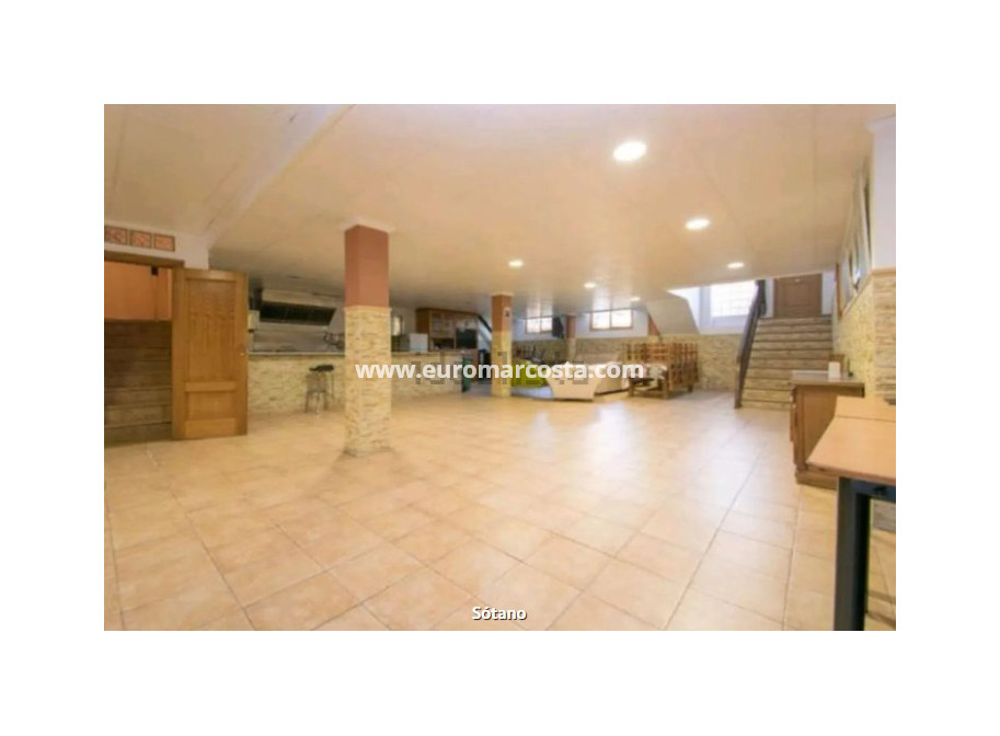 Sale - Detached House / Villa - Catral