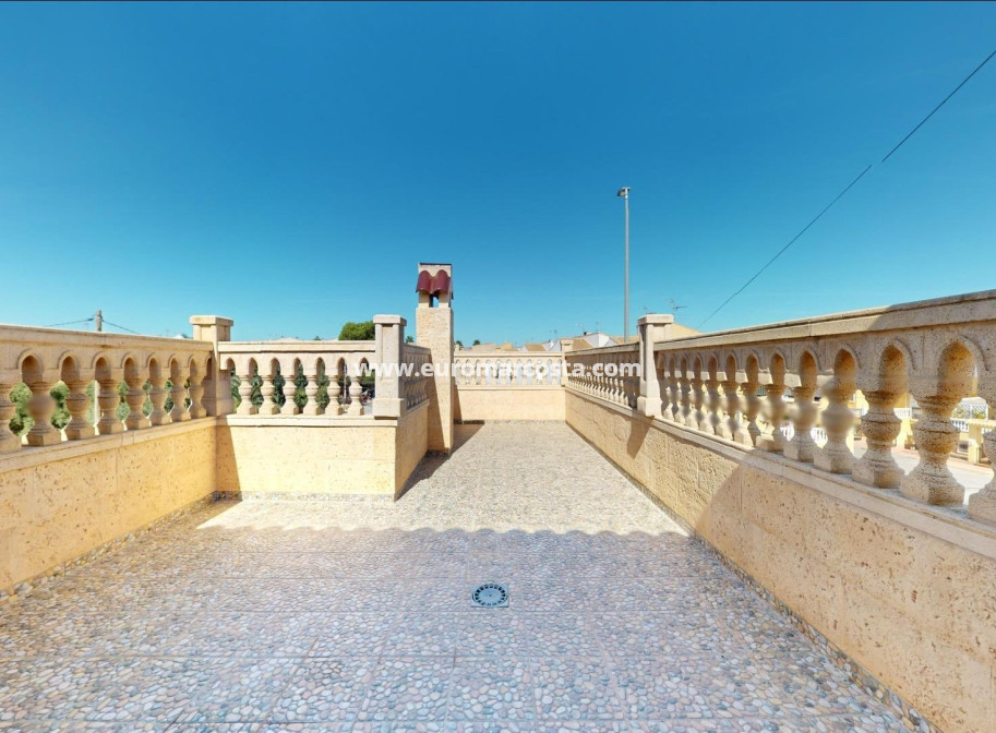Sale - Detached House / Villa - Catral