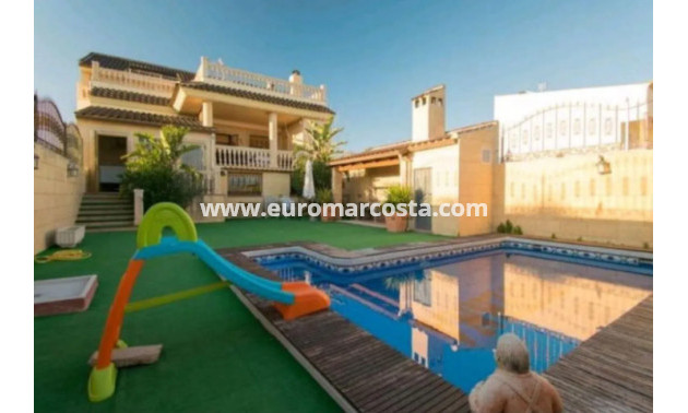 Sale - Detached House / Villa - Catral