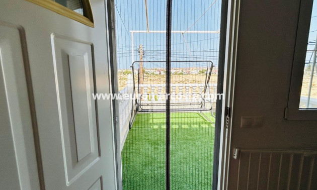 Objekte zum Wiederverkauf - Stadthaus - Torrevieja - TORREVIEJA