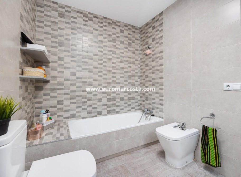 Sale - Apartment / flat - Torrevieja - TORREVIEJA