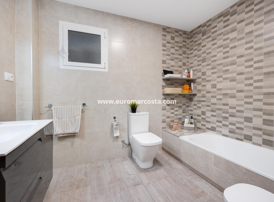 Sale - Apartment / flat - Torrevieja - TORREVIEJA