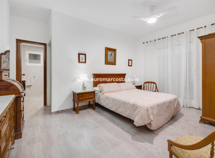 Sale - Apartment / flat - Torrevieja - TORREVIEJA