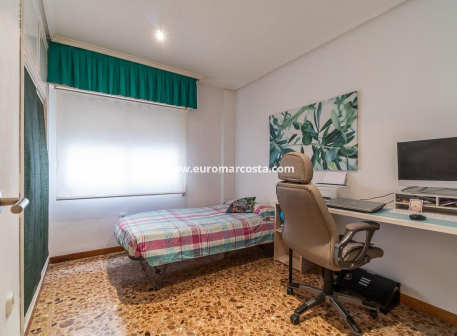 Objekte zum Wiederverkauf - Wohnung - Torrevieja - TORREVIEJA
