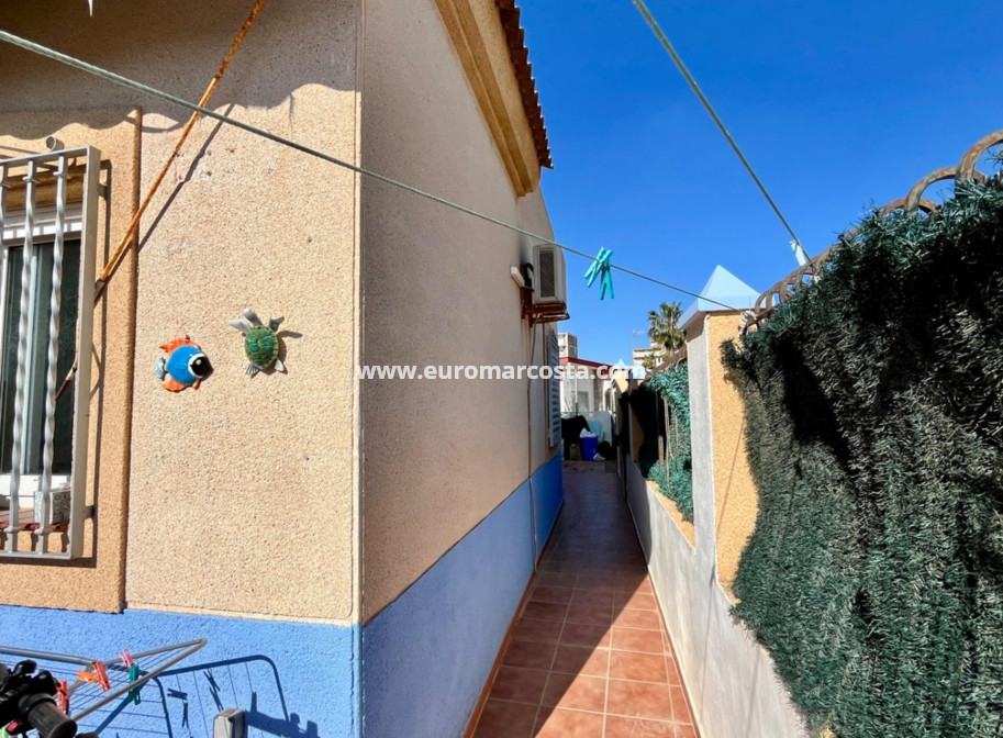Sale - House - Torrevieja - Zona los Frutales