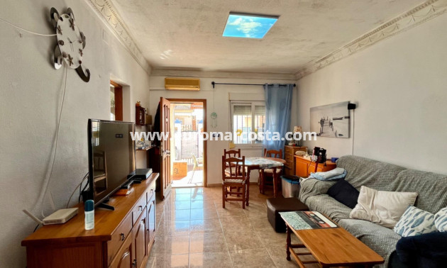 Sale - House - Torrevieja - Zona los Frutales