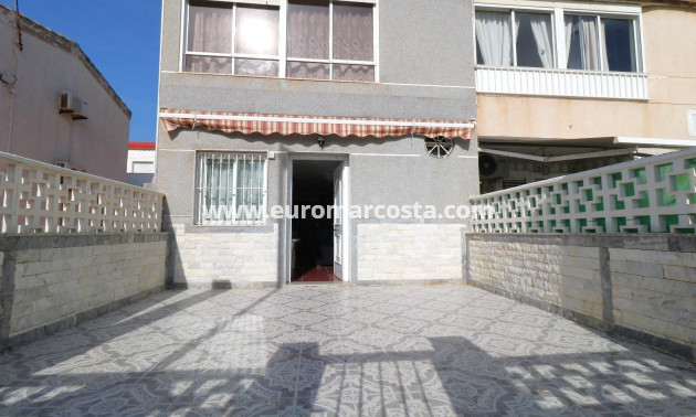 Objekte zum Wiederverkauf - Stadthaus - Torrevieja - TORREVIEJA